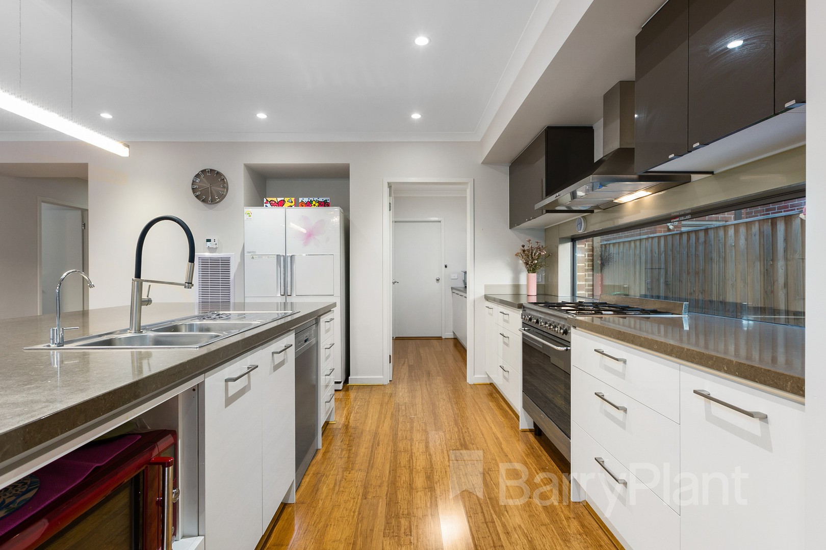 33 Viewmont Street, Wantirna South, VIC 3152, Wantirna South - Thumbnail 3