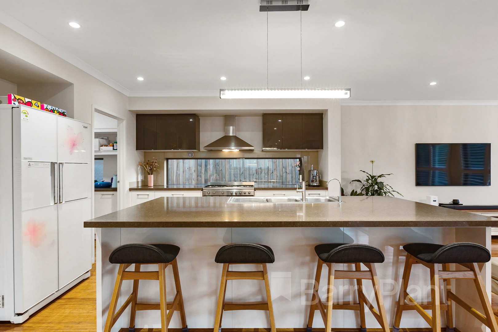 33 Viewmont Street, Wantirna South, VIC 3152, Wantirna South - Thumbnail 4