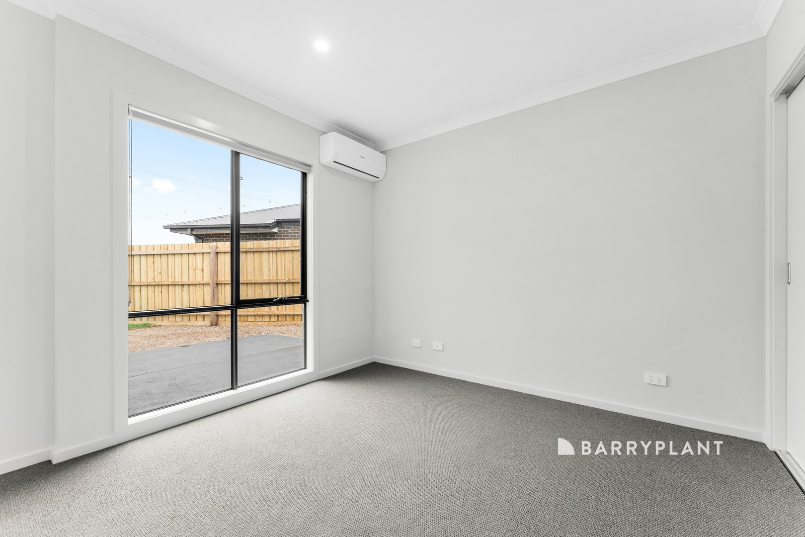 33 Vondel Way, Clyde North, VIC 3978, Clyde North - Thumbnail 2
