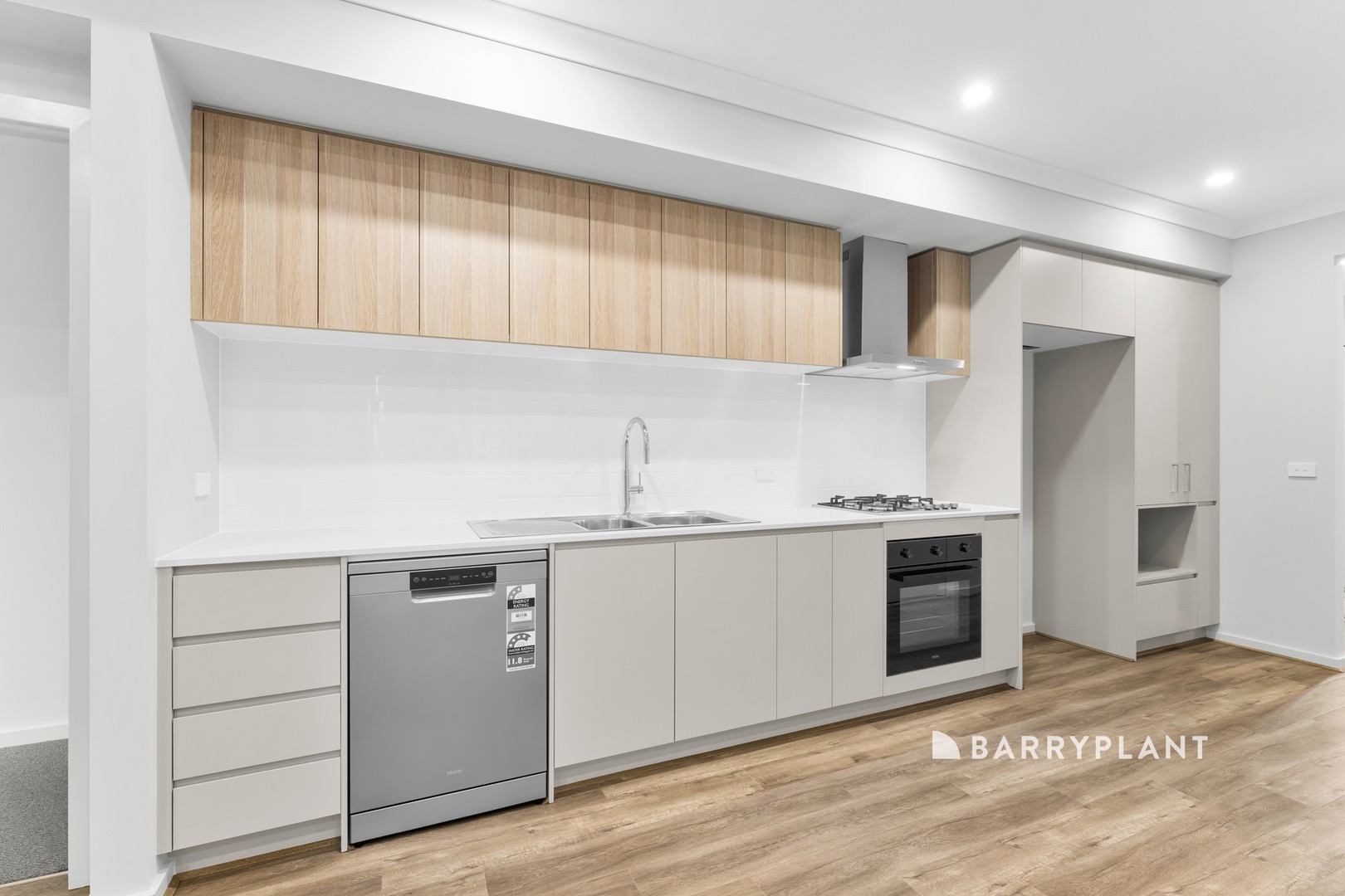33 Vondel Way, Clyde North, VIC 3978, Clyde North - Thumbnail 6