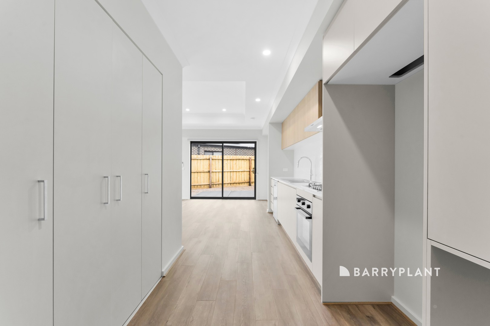33 Vondel Way, Clyde North, VIC 3978, Clyde North - Thumbnail 7