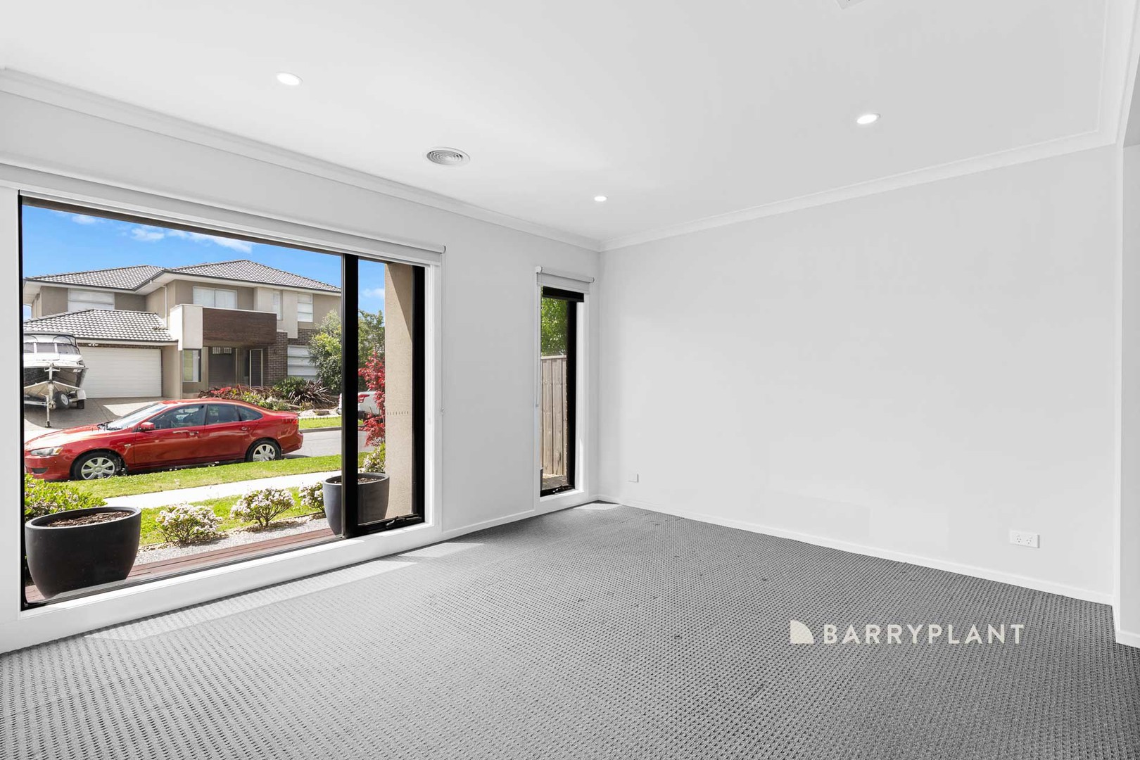 33 Walhallow Drive, Clyde North, VIC 3978, Clyde North - Thumbnail 2
