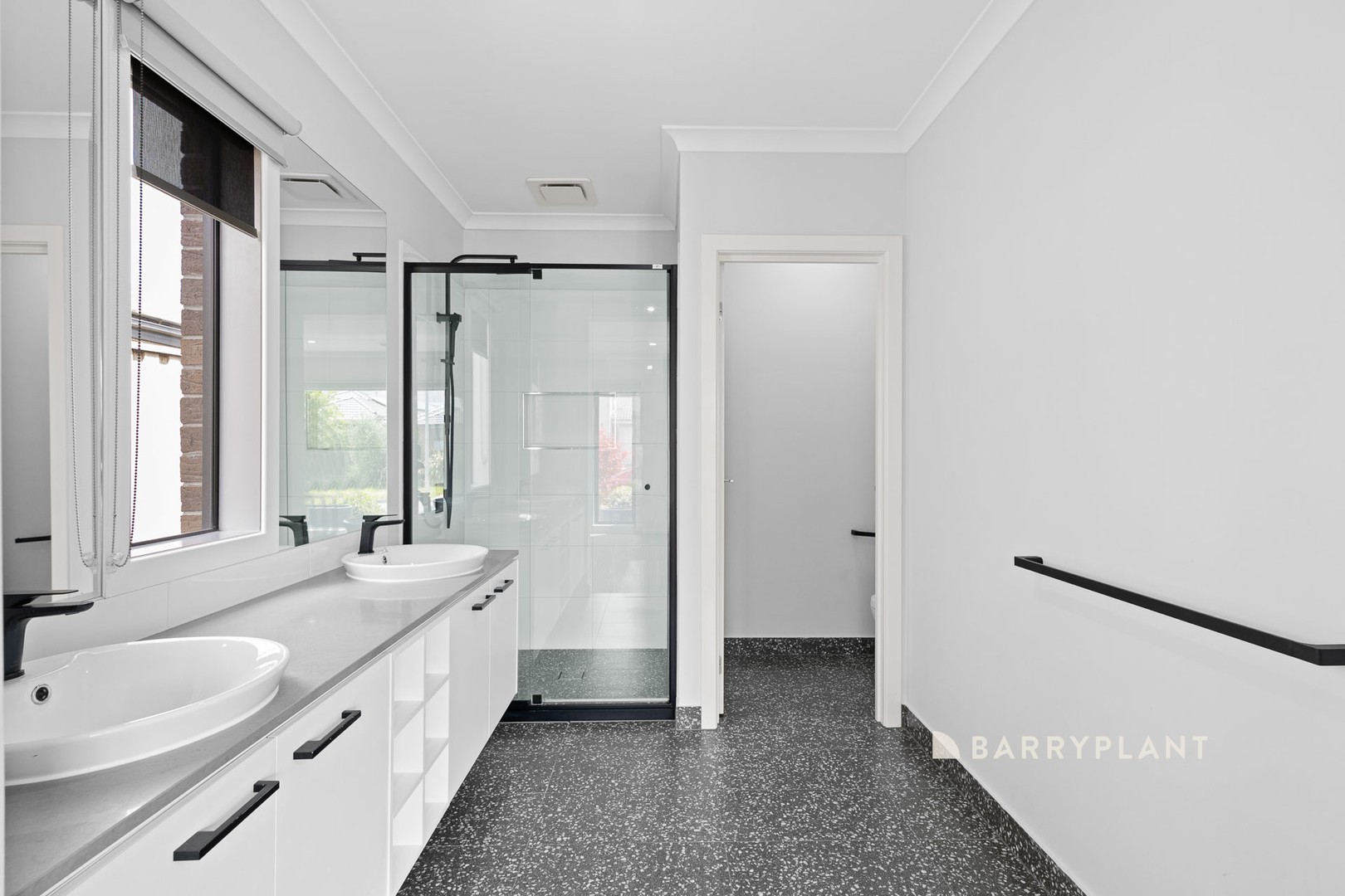33 Walhallow Drive, Clyde North, VIC 3978, Clyde North - Thumbnail 3