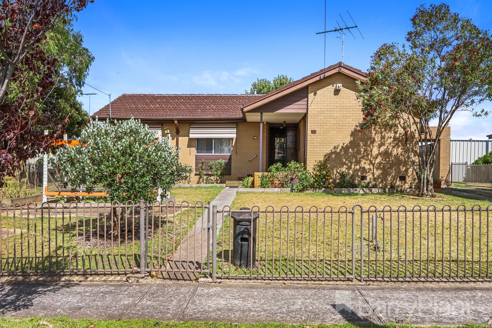 33 Warmington Road, Sunshine West, VIC 3020, Sunshine West - Thumbnail 2