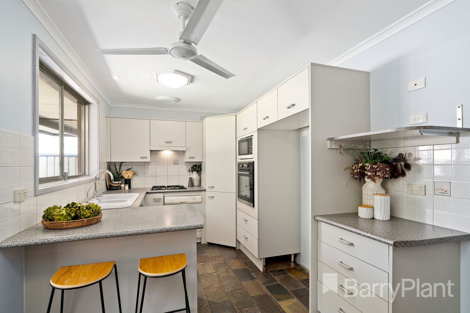 33 Warmington Road, Sunshine West, VIC 3020 - Thumbnail 2 - 27/10/2021