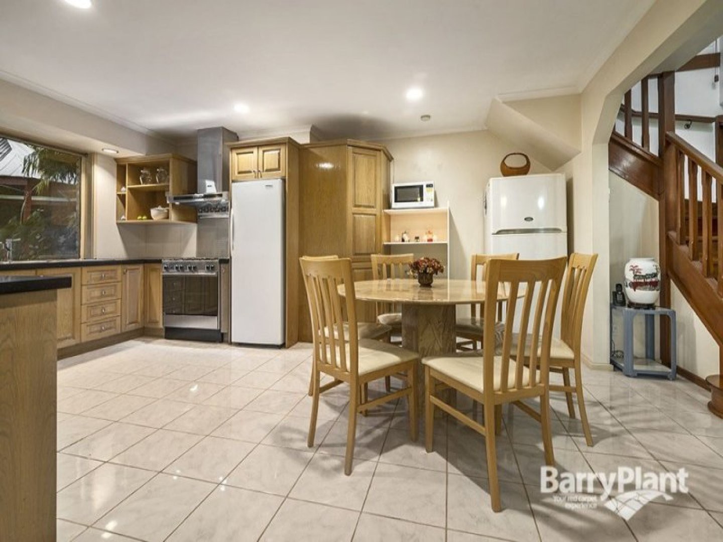 33 Warralong Avenue, Greensborough, VIC 3088 - Thumbnail 2 - 07/03/2022