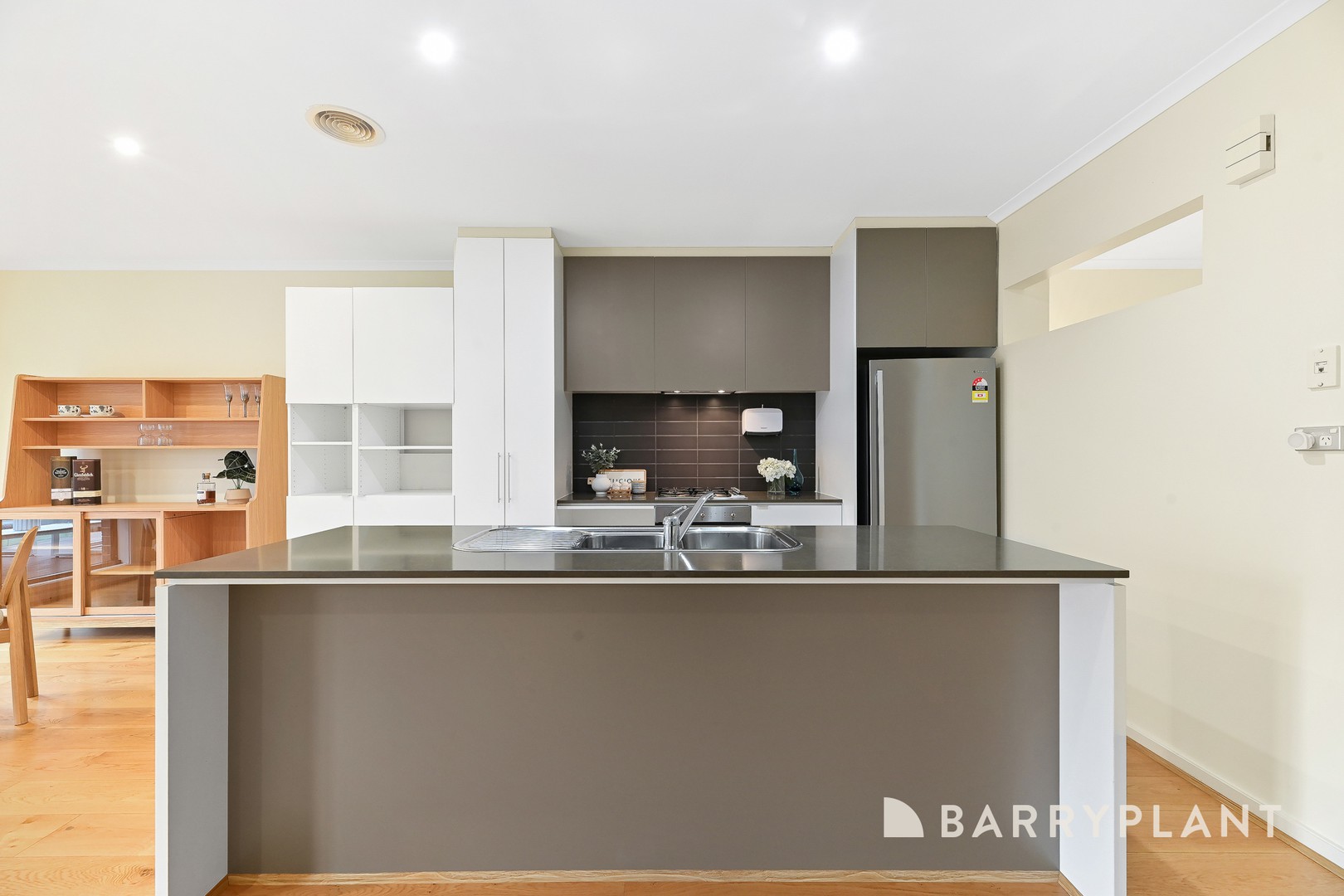 33 Waverley Park Drive, Mulgrave, VIC 3170, Mulgrave - Thumbnail 3