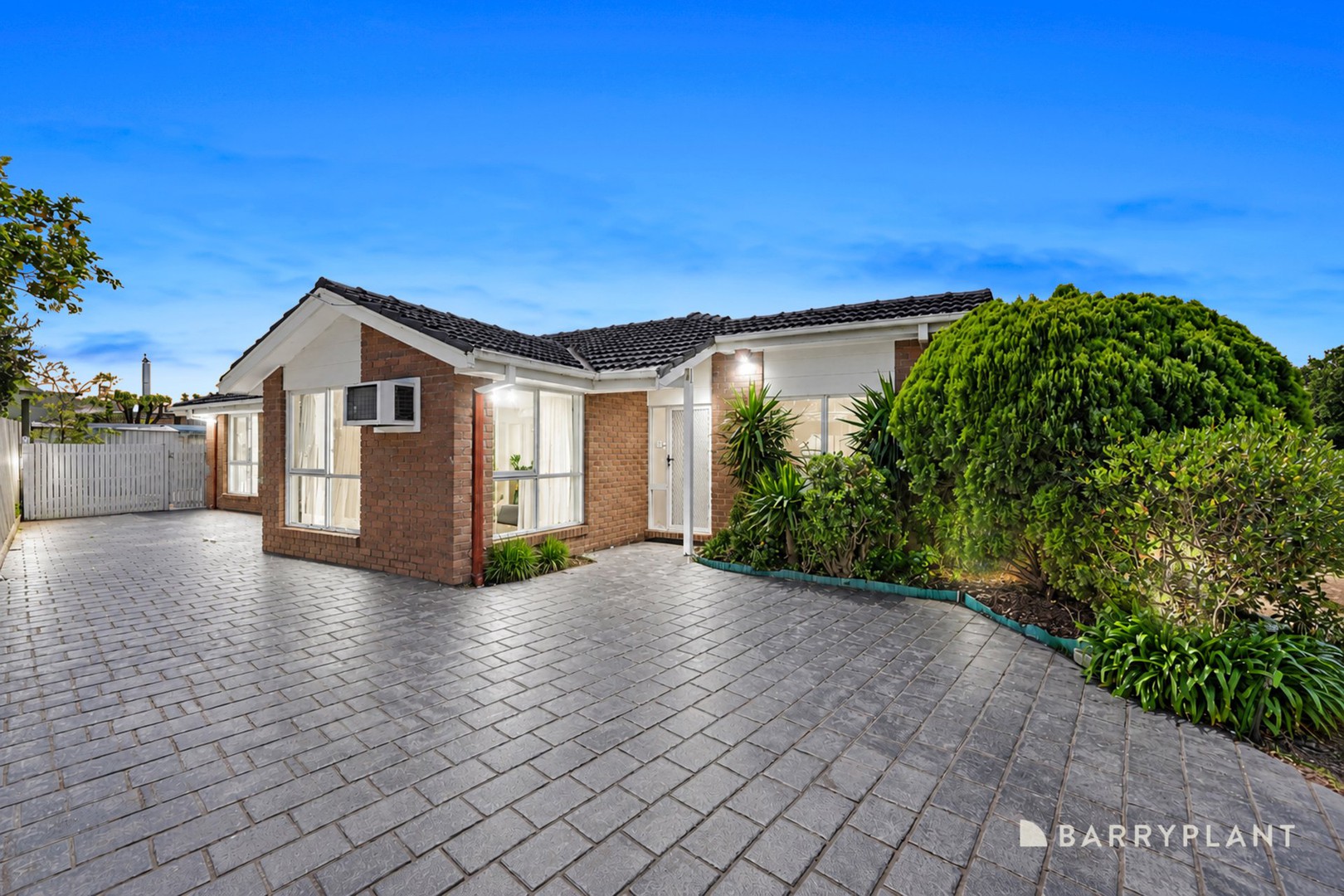33 Westminster Drive, Werribee, VIC 3030 - Thumbnail 2 - 22/10/2026