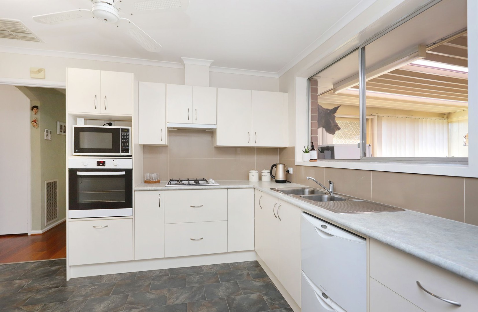 332 Carrick Drive, Gladstone Park, VIC 3043, Gladstone Park - Thumbnail 4