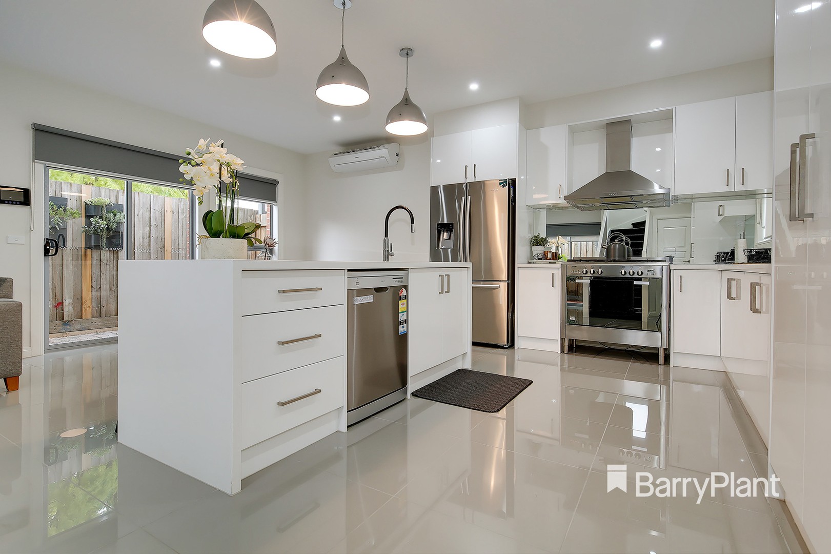 33a Lahinch StreetBroadmeadows, VIC 3047, Broadmeadows - Thumbnail 2