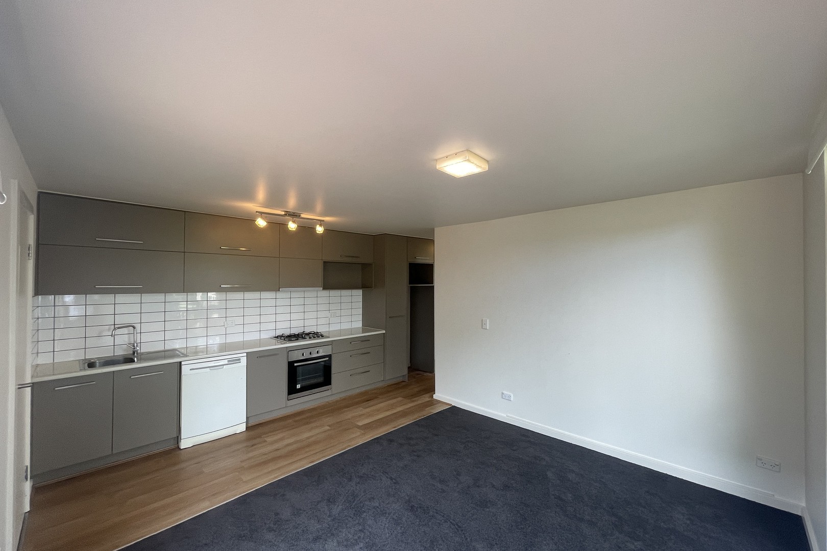 33A Taylor Avenue, Reservoir, VIC 3073, Reservoir - Thumbnail 3