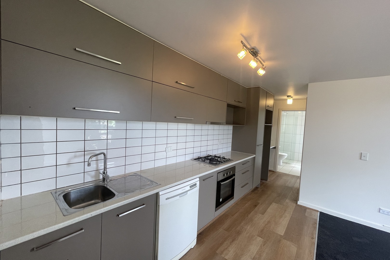 33A Taylor Avenue, Reservoir, VIC 3073, Reservoir - Thumbnail 6