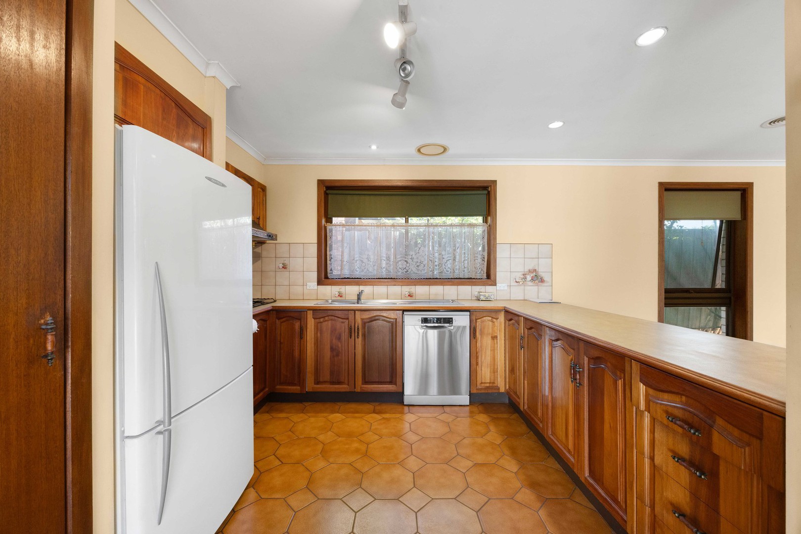 34 Apollo Road, Taylors Lakes, VIC 3038, Taylors Lakes - Thumbnail 5