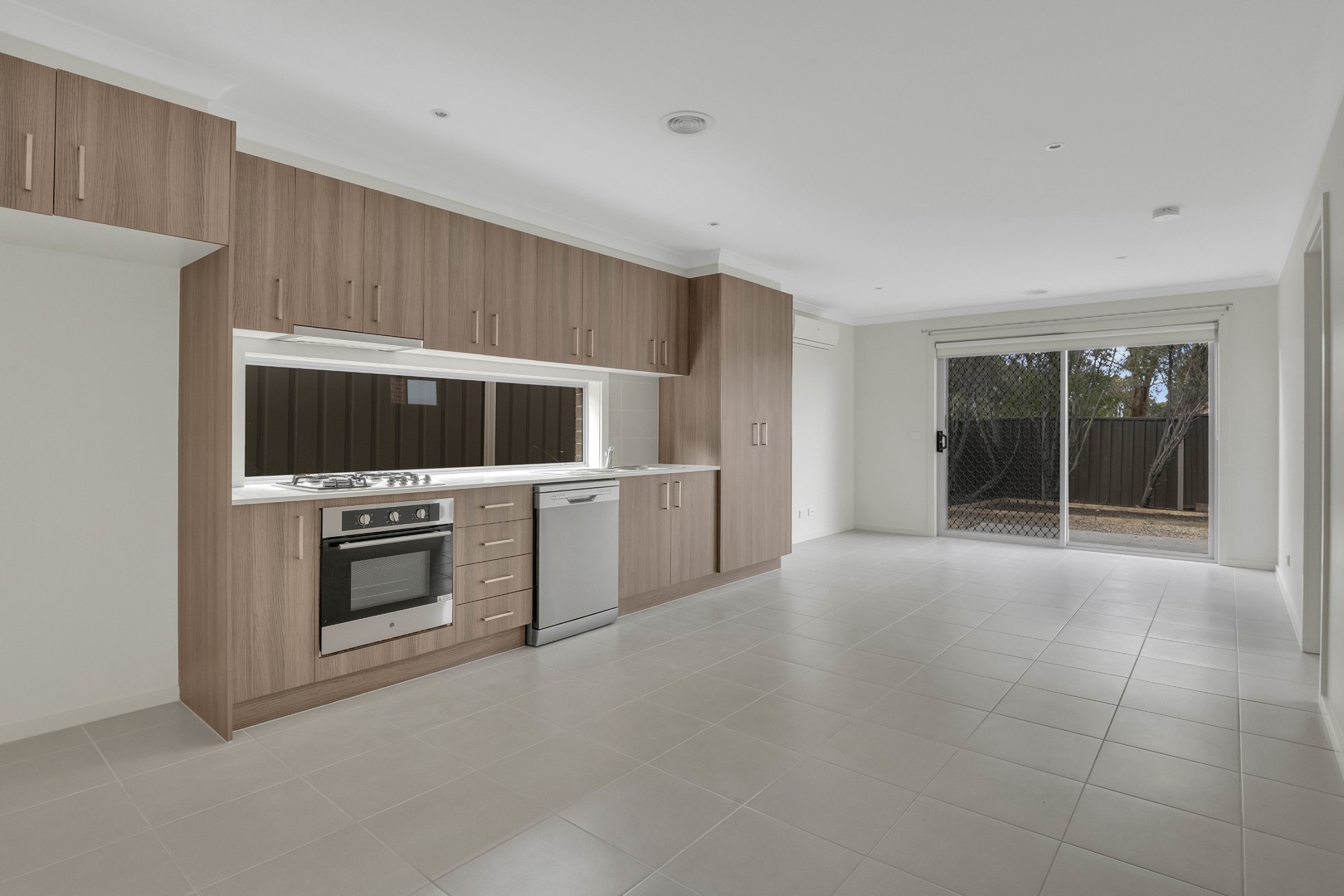 34 Brunswick Crescent, Craigieburn, VIC 3064, Craigieburn - Thumbnail 5