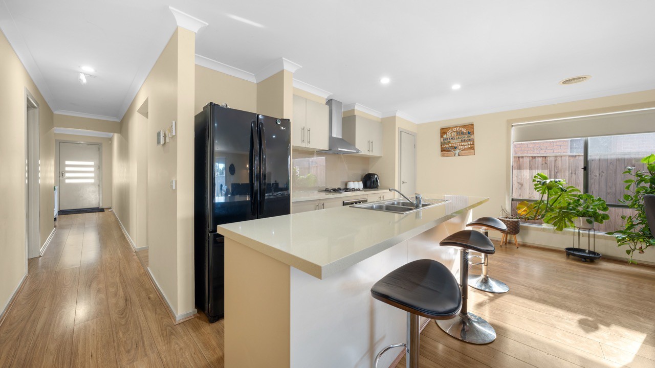 34 Dunraven Crescent, Doreen, VIC 3754 - Thumbnail 1 - 04/12/2025