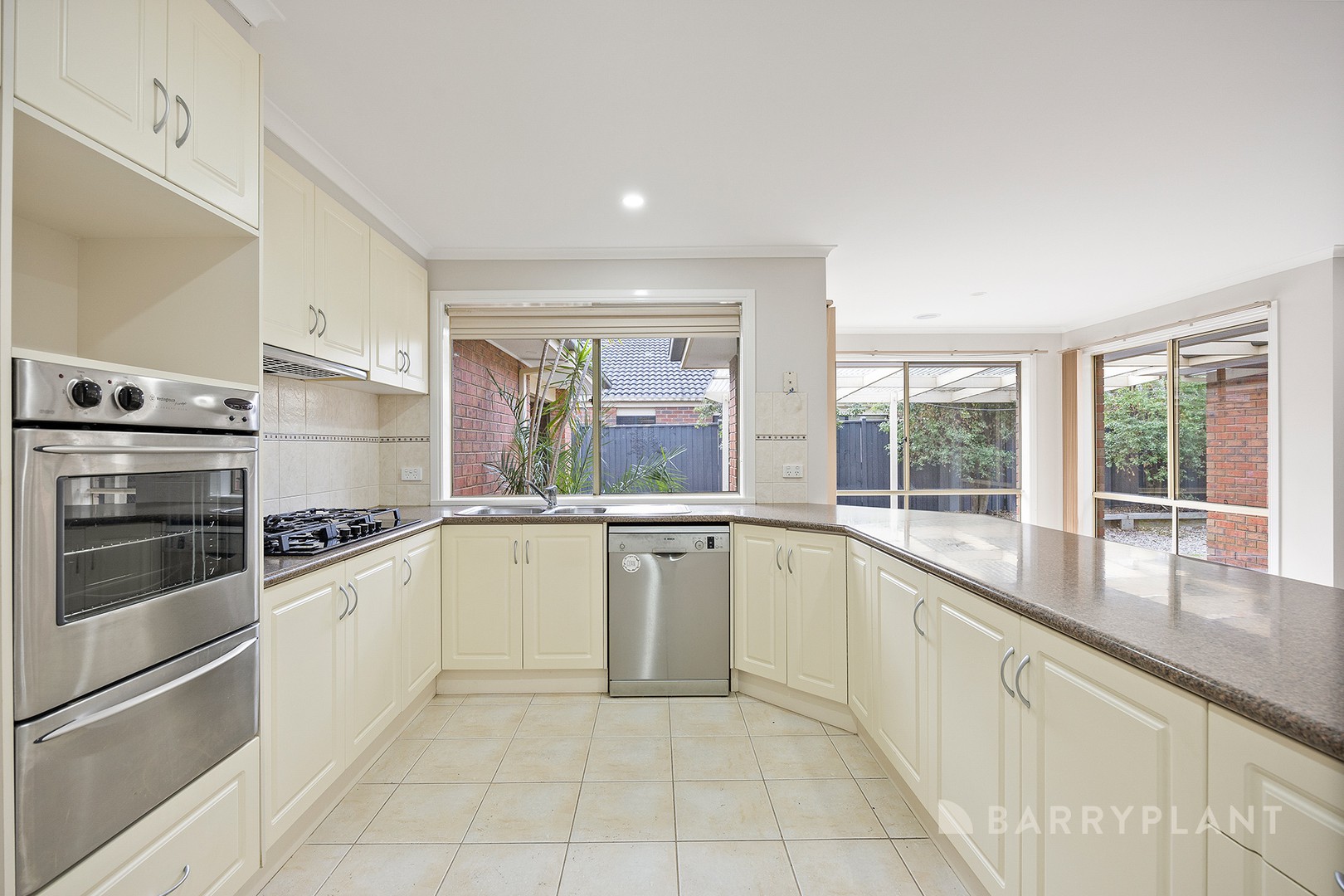 34 Eucumbene Drive, Berwick, VIC 3806, Berwick - Thumbnail 2