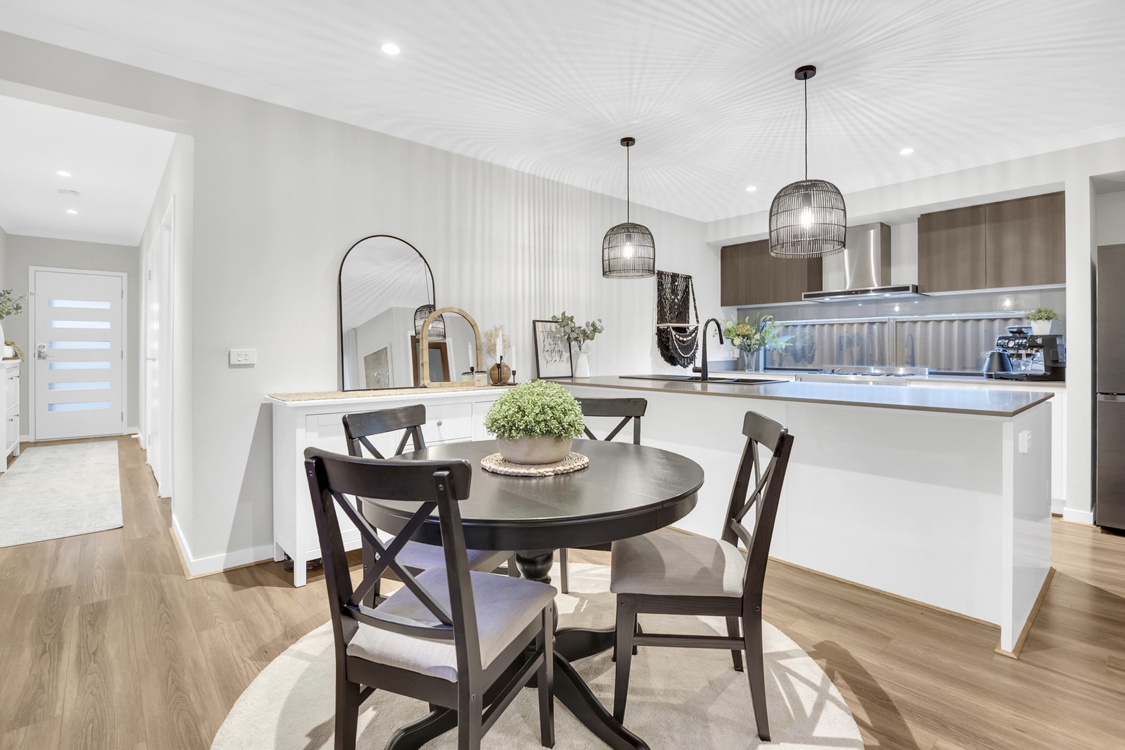 34 Featherwood Crescent, Craigieburn, VIC 3064, Craigieburn - Thumbnail 5