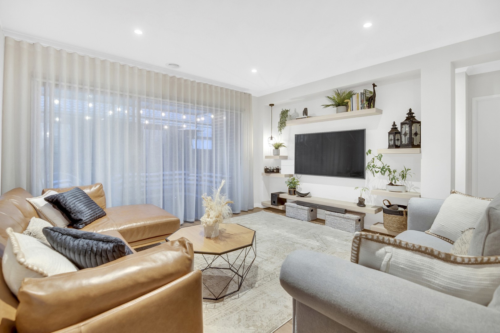 34 Featherwood Crescent, Craigieburn, VIC 3064, Craigieburn - Thumbnail 6
