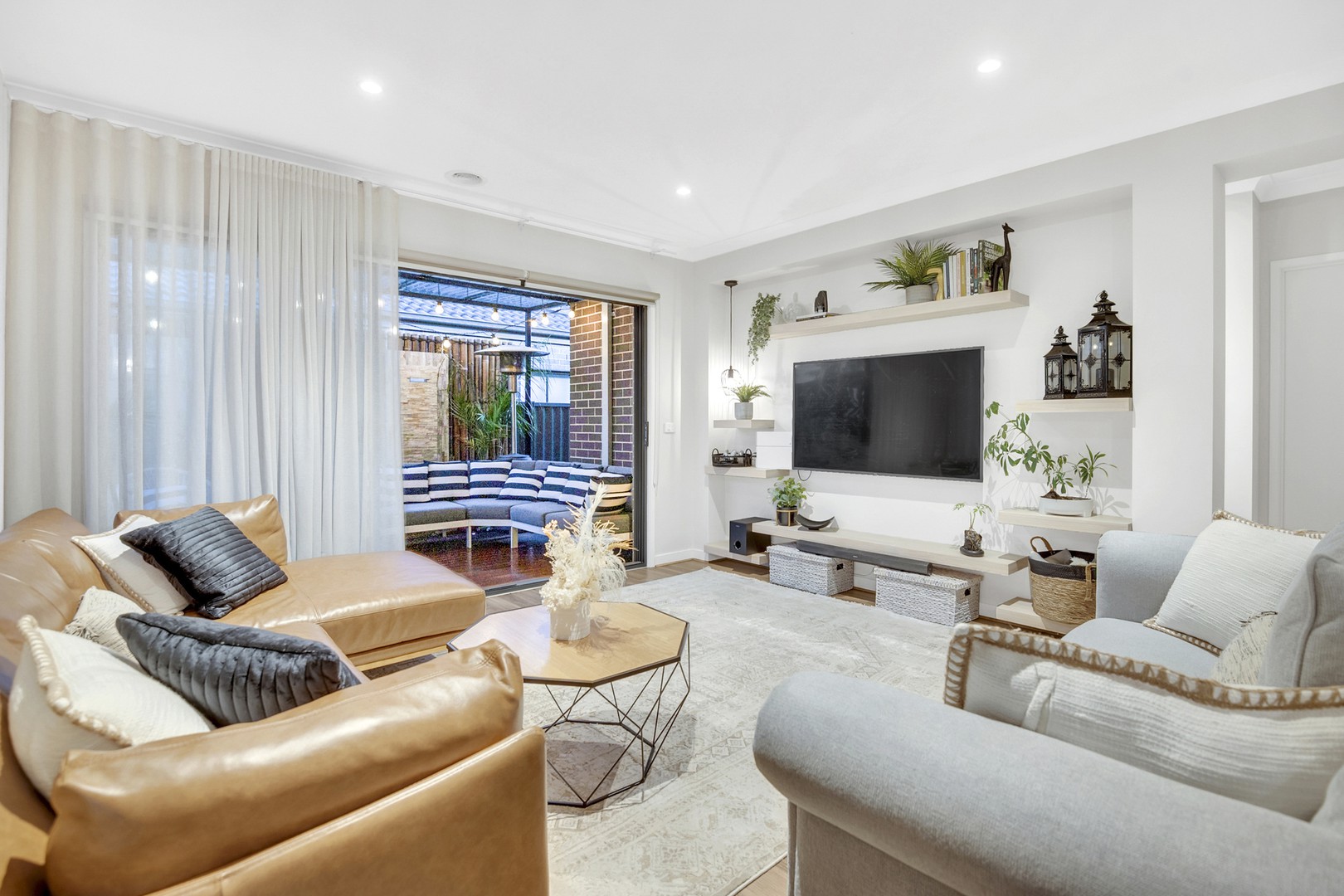 34 Featherwood Crescent, Craigieburn, VIC 3064, Craigieburn - Thumbnail 7