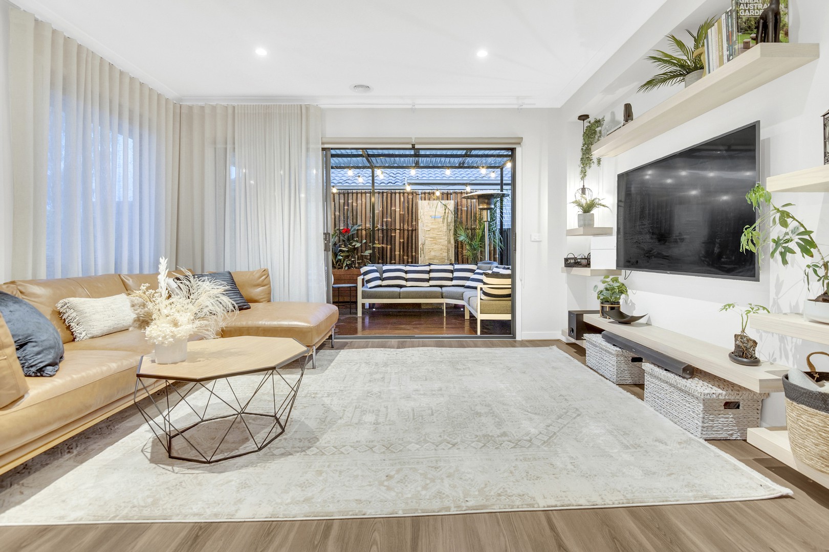 34 Featherwood Crescent, Craigieburn, VIC 3064, Craigieburn - Thumbnail 8