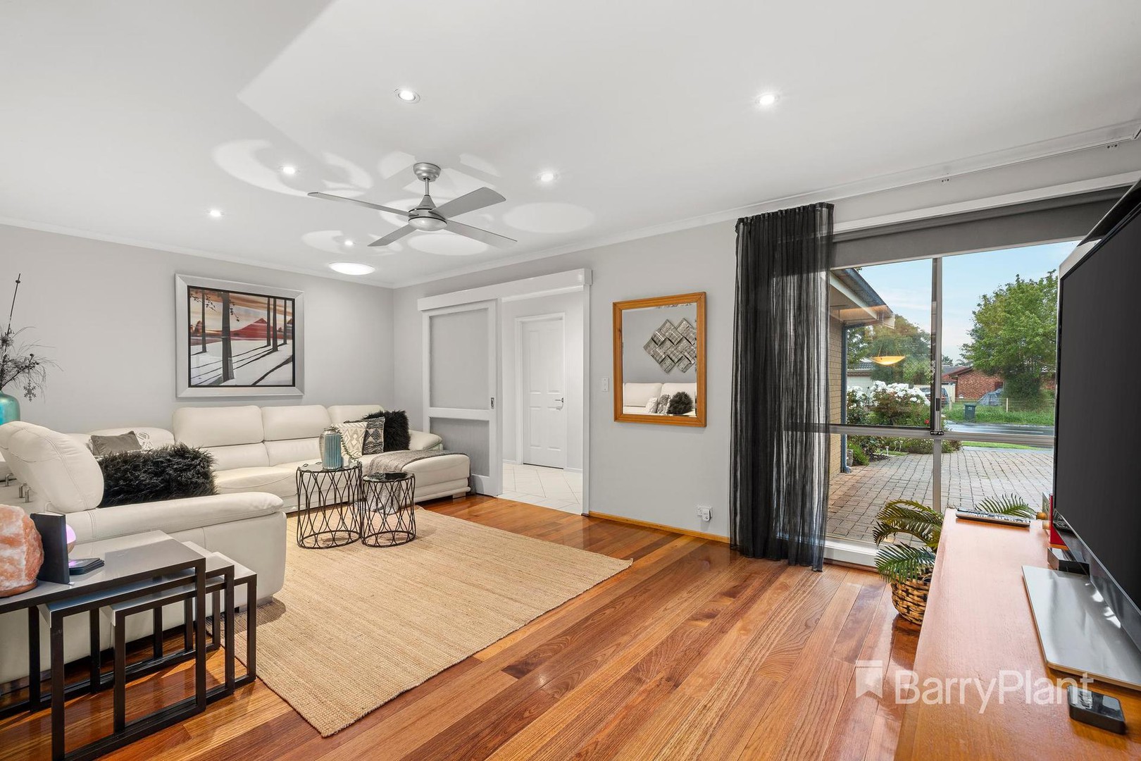 34 Garden Grove DriveMill Park, VIC 3082, Mill Park - Thumbnail 2