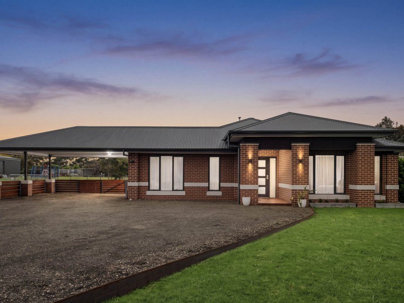 34 Giles Drive, Bannockburn, VIC 3331 - Image - 29/10/2026