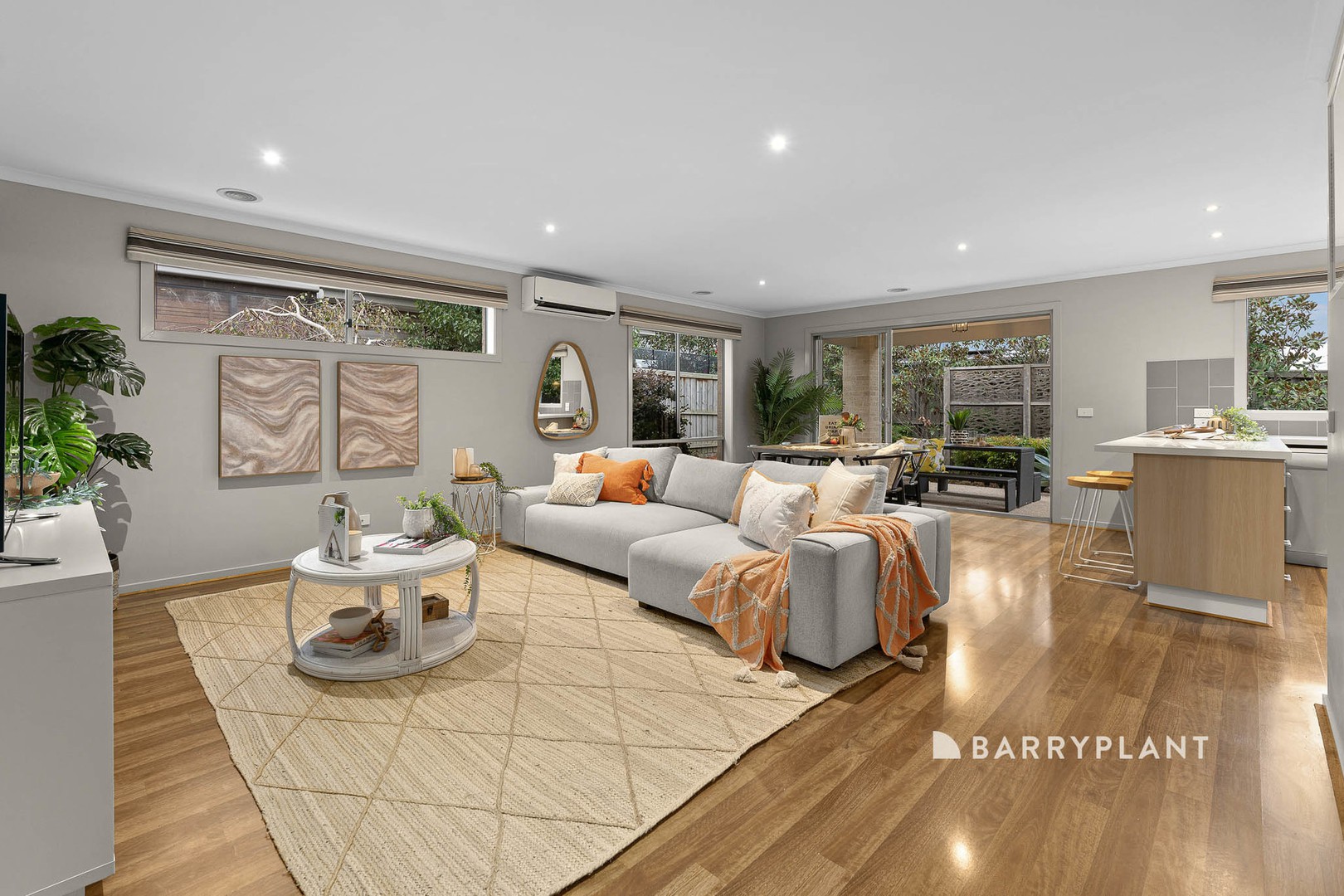 34 Grandvue Boulevard, Pakenham, VIC 3810 - Thumbnail 2 - 10/04/2024