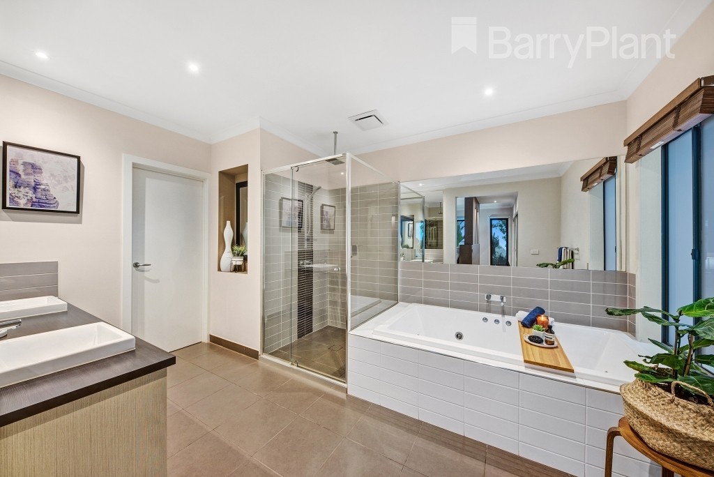 34 Grassland Drive, Point Cook, VIC 3030, Point Cook - Thumbnail 3