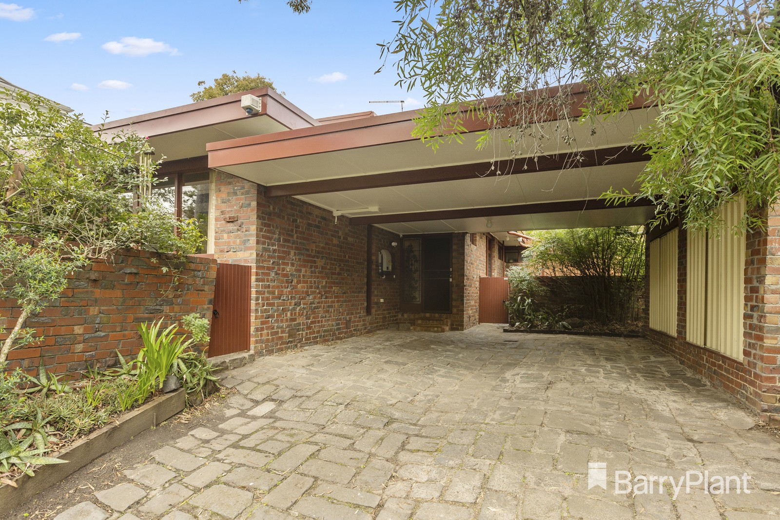 34 Greenways Road, Glen Waverley, VIC 3150 - Thumbnail 2 - 26/05/2023