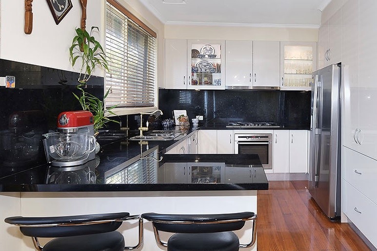 34 Hillside RoadMount Waverley, VIC 3149, Mount Waverley - Thumbnail 3