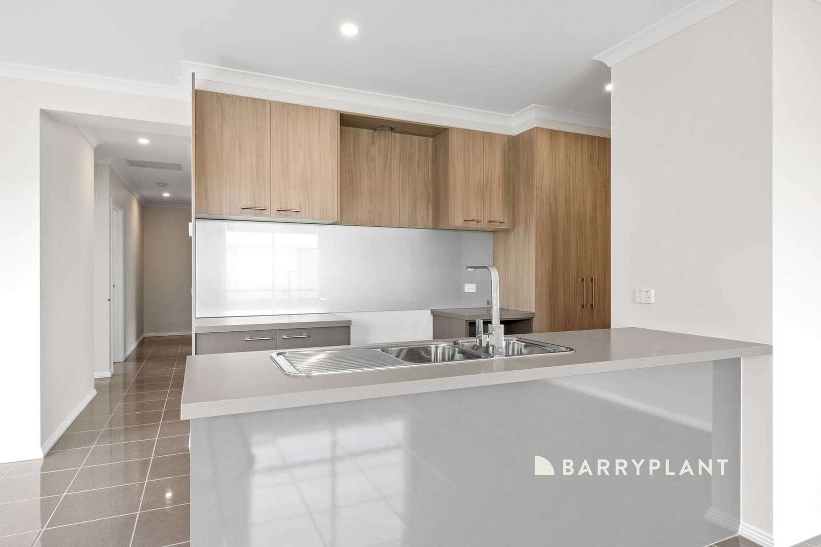 34 Ironstone Street, Cranbourne East, VIC 3977, Cranbourne East - Thumbnail 3