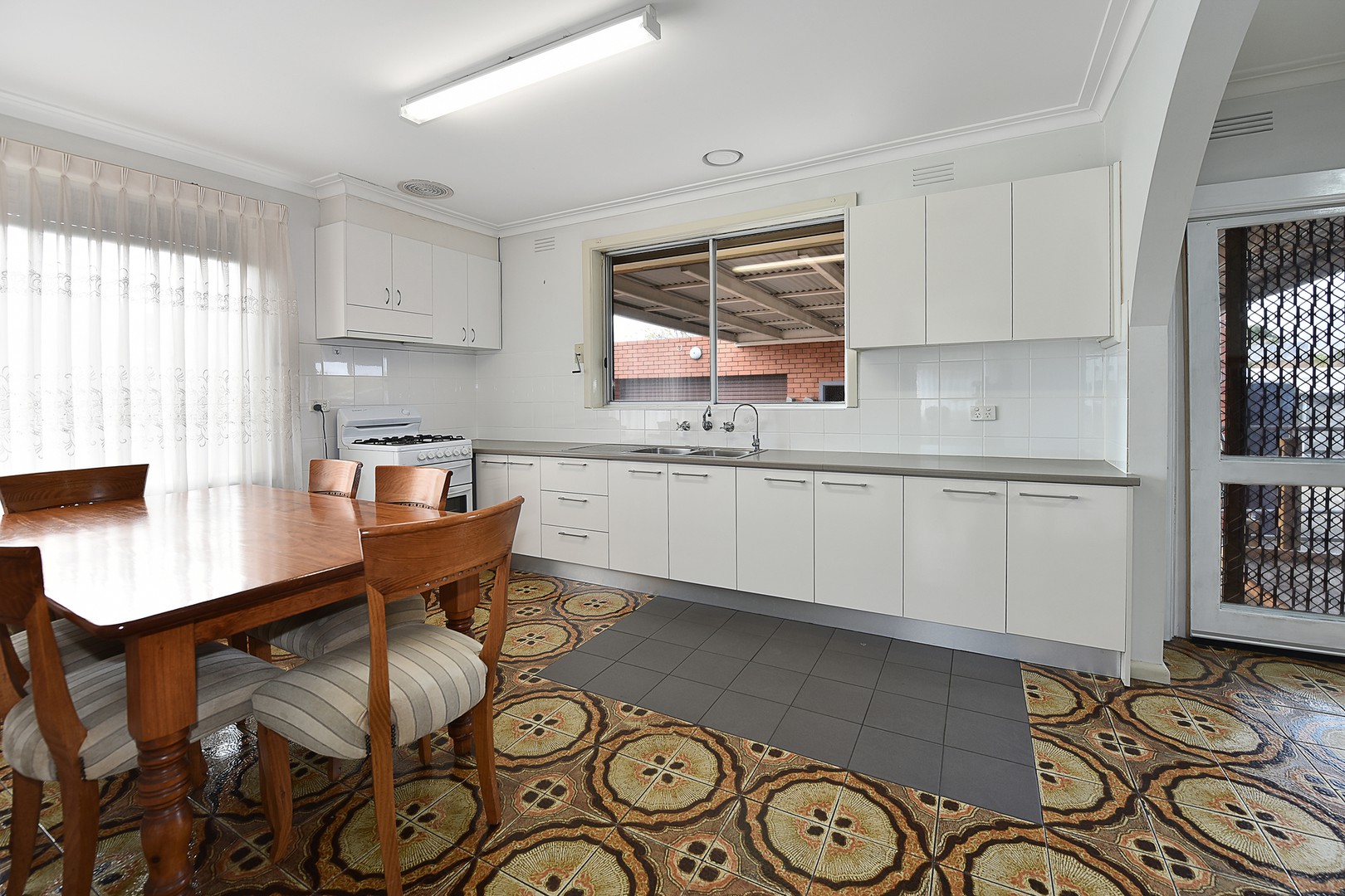 34 Massey Avenue, Reservoir, VIC 3073, Reservoir - Thumbnail 4