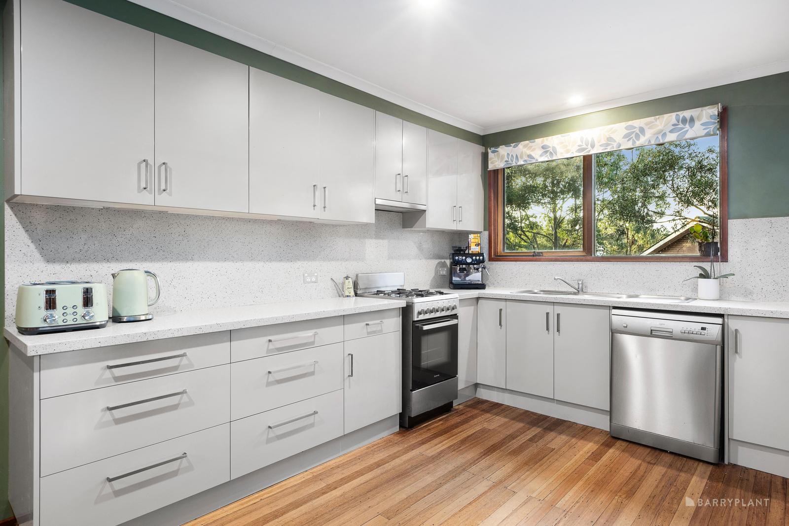 34 Meander Road, Hurstbridge, VIC 3099, Hurstbridge - Thumbnail 2