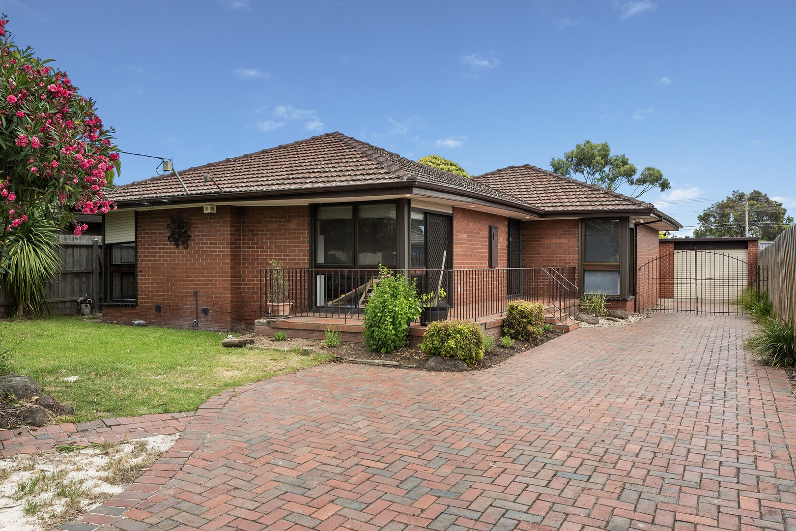 34 Sandhurst Crescent, Bundoora, VIC 3083 - Thumbnail 1 - 20/01/2022