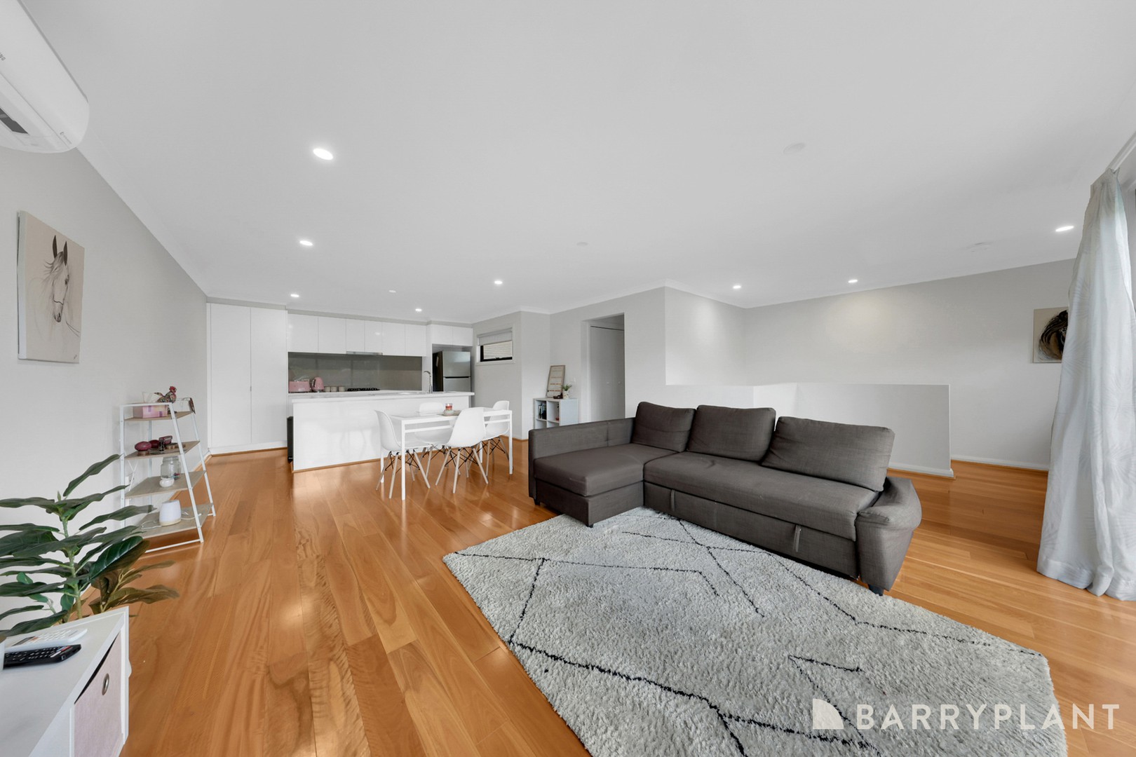 34 The Lakes Boulevard, South Morang, VIC 3752, South Morang - Thumbnail 3