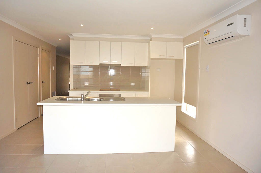 34 Wedmore CrescentSunbury, VIC 3429  - Leased, Sunbury - Thumbnail 2