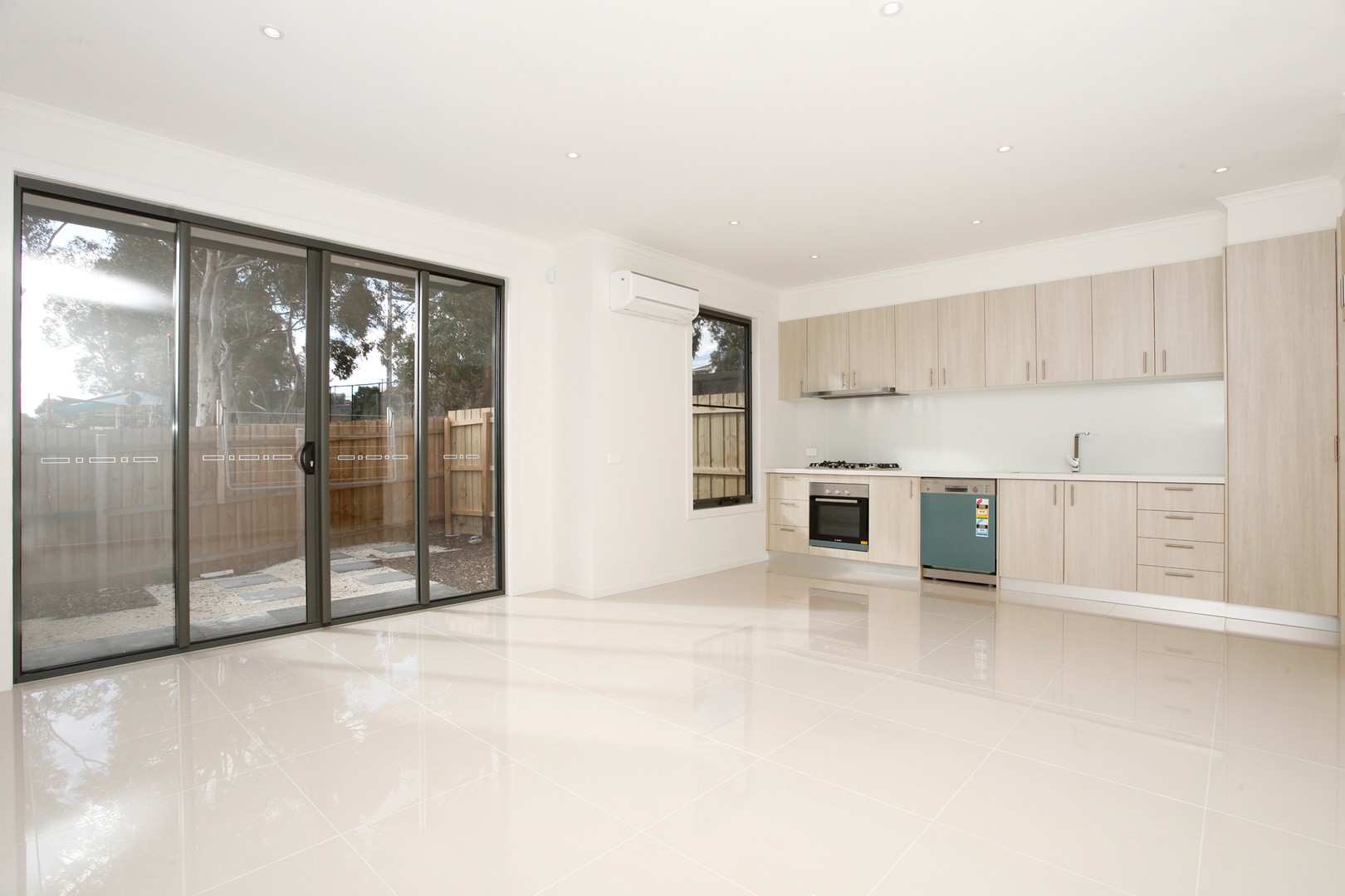 35 Bailey Crescent, Oak Park, VIC 3046, Oak Park - Thumbnail 2