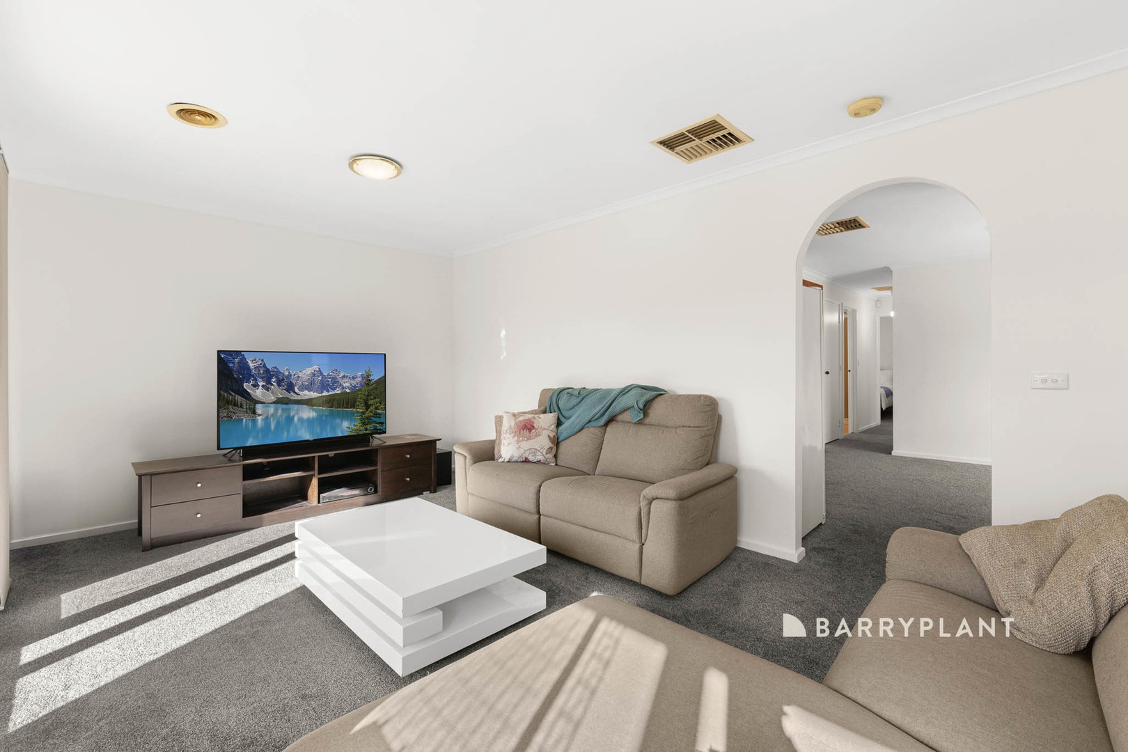 35 Blackwood Drive, Narre Warren, VIC 3805, Narre Warren - Thumbnail 3