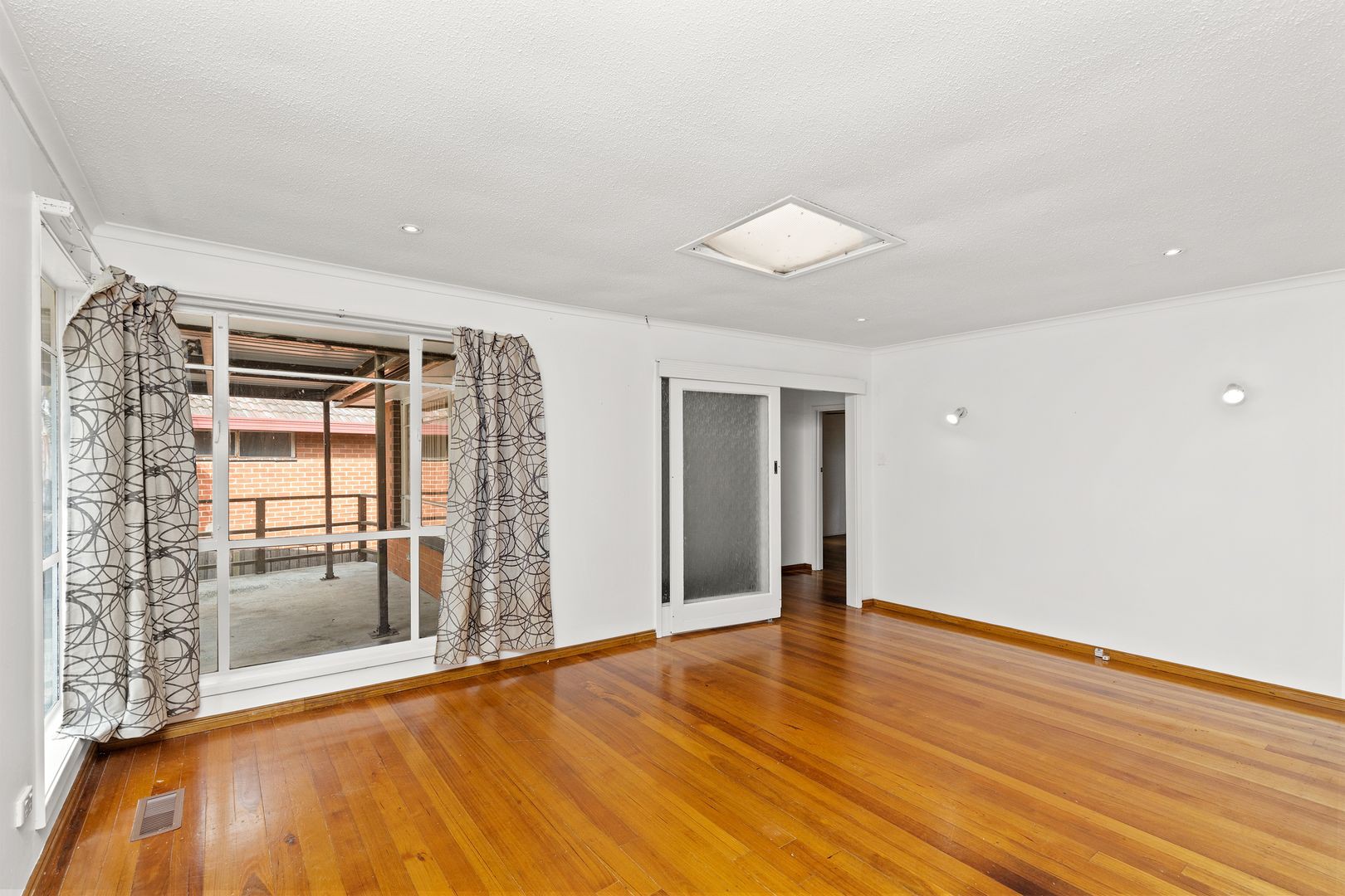 35 Brentwood Drive, Avondale Heights, VIC 3034, Avondale Heights - Thumbnail 2