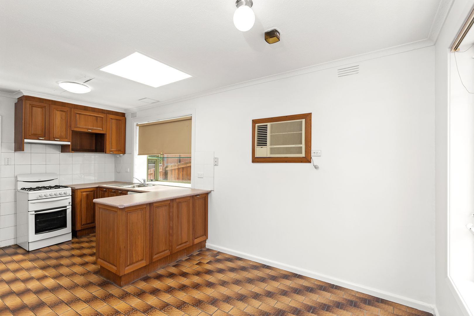 35 Brentwood Drive, Avondale Heights, VIC 3034, Avondale Heights - Thumbnail 3