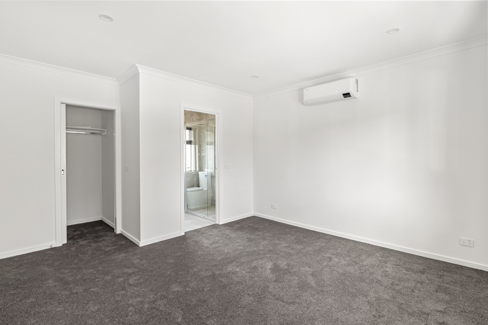 35 Camellia Avenue, Noble Park North, VIC 3174, Noble Park North - Thumbnail 4