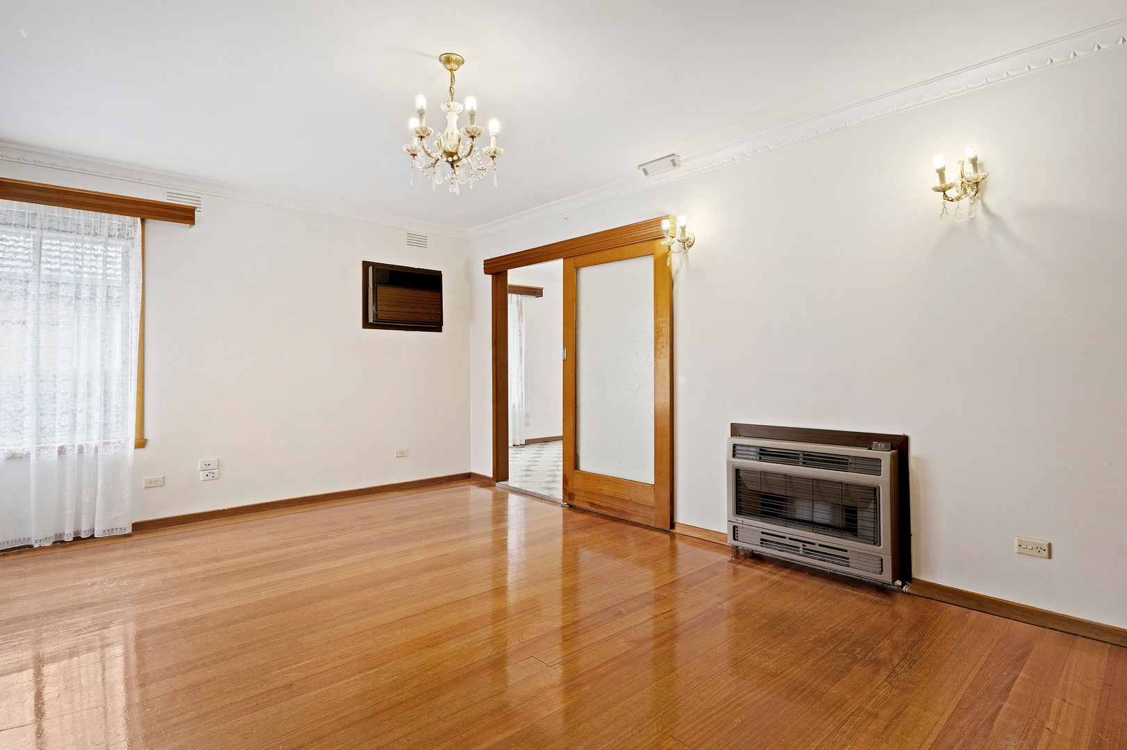 35 Charmaine Avenue, Avondale Heights, VIC 3034 - Thumbnail 2 - 02/06/2025