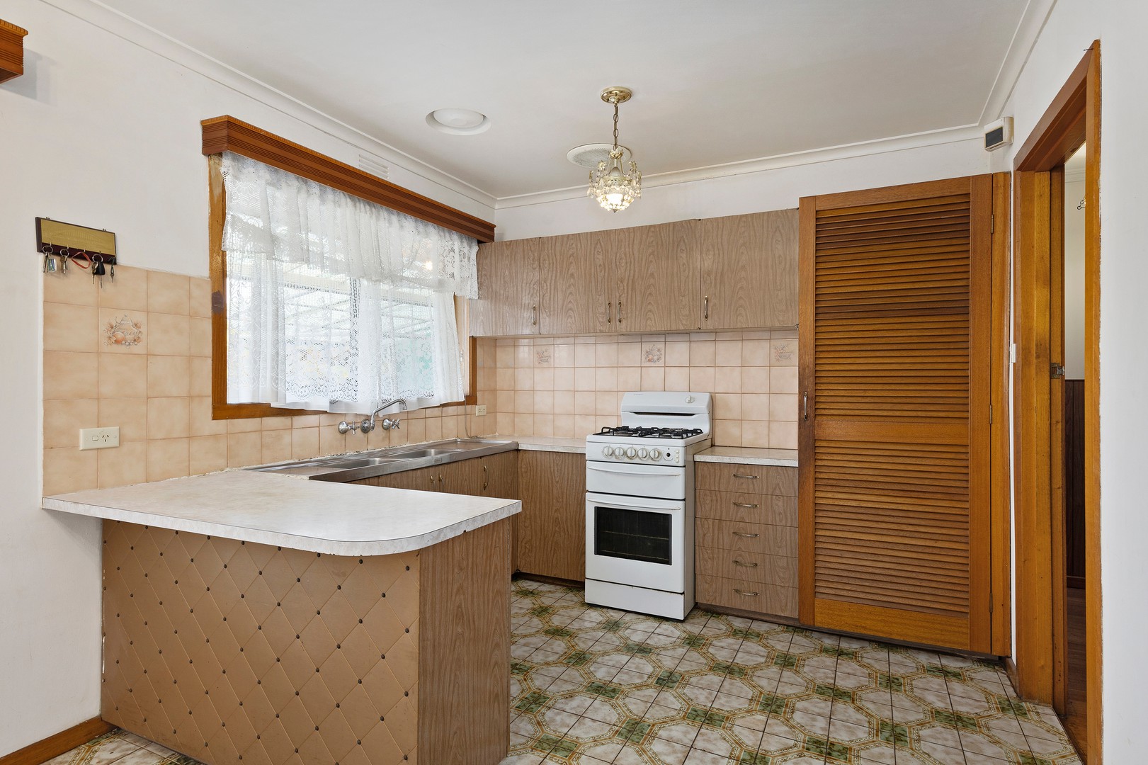 35 Charmaine Avenue, Avondale Heights, VIC 3034, Avondale Heights - Thumbnail 3