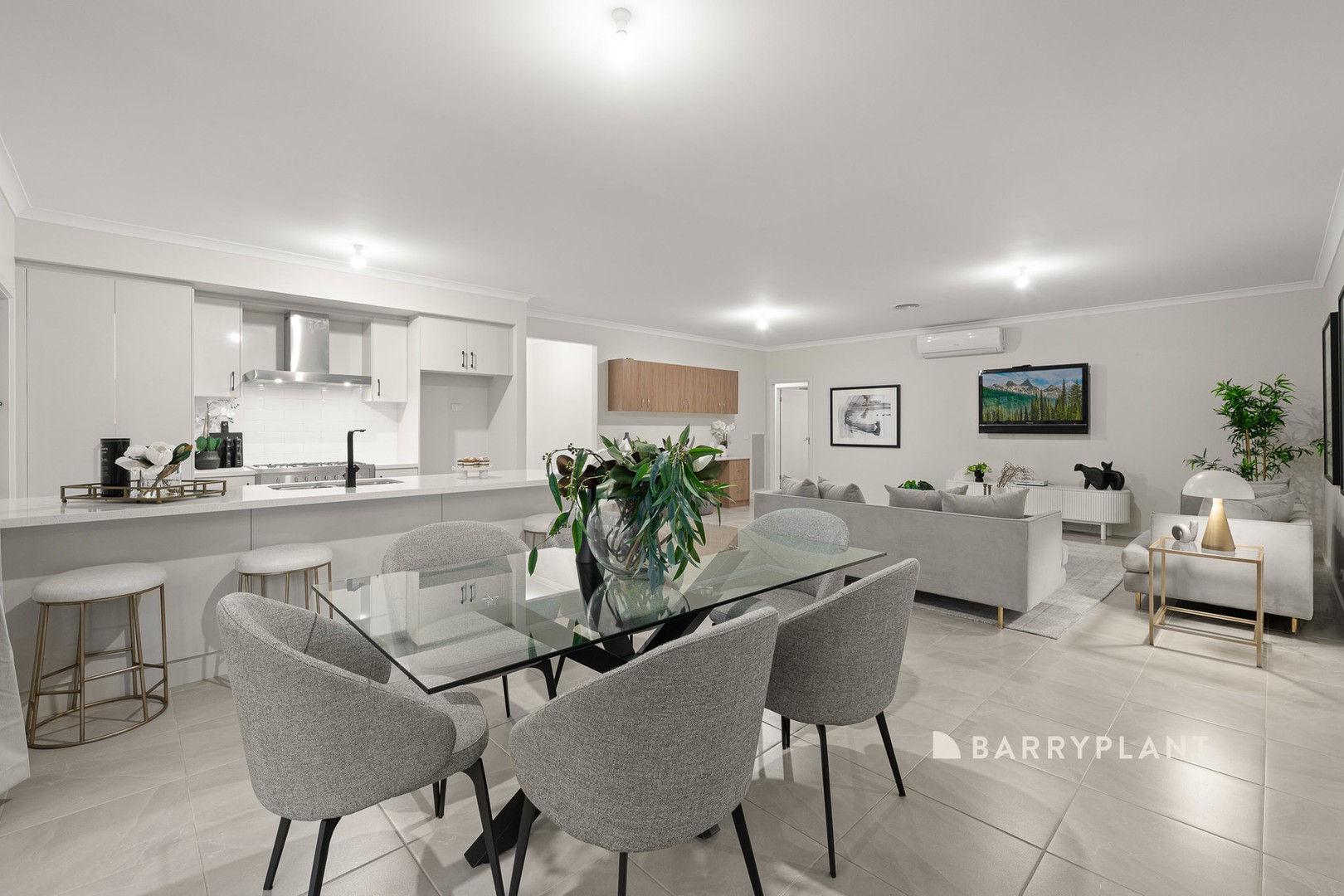 35 Dawson Drive, Warragul, VIC 3820 - Thumbnail 2 - 15/09/2026
