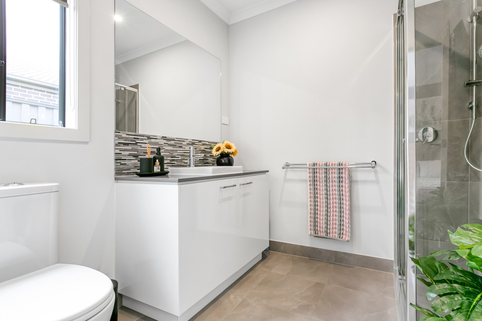 35 Emblem Way, Craigieburn, VIC 3064, Craigieburn - Thumbnail 3