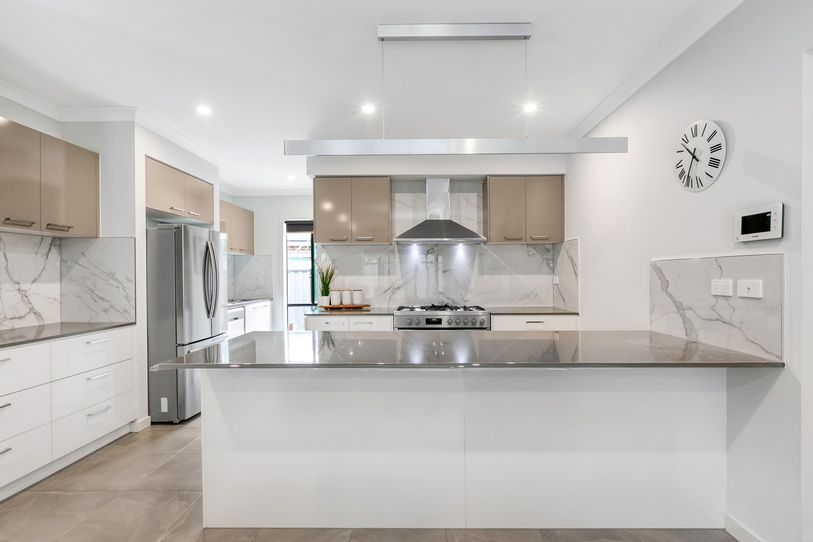 35 Emblem Way, Craigieburn, VIC 3064, Craigieburn - Thumbnail 5
