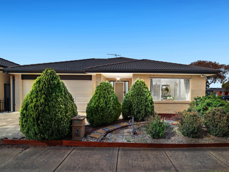 35 Hardwick Road, Point Cook, VIC 3030 - Image - 17/10/2025