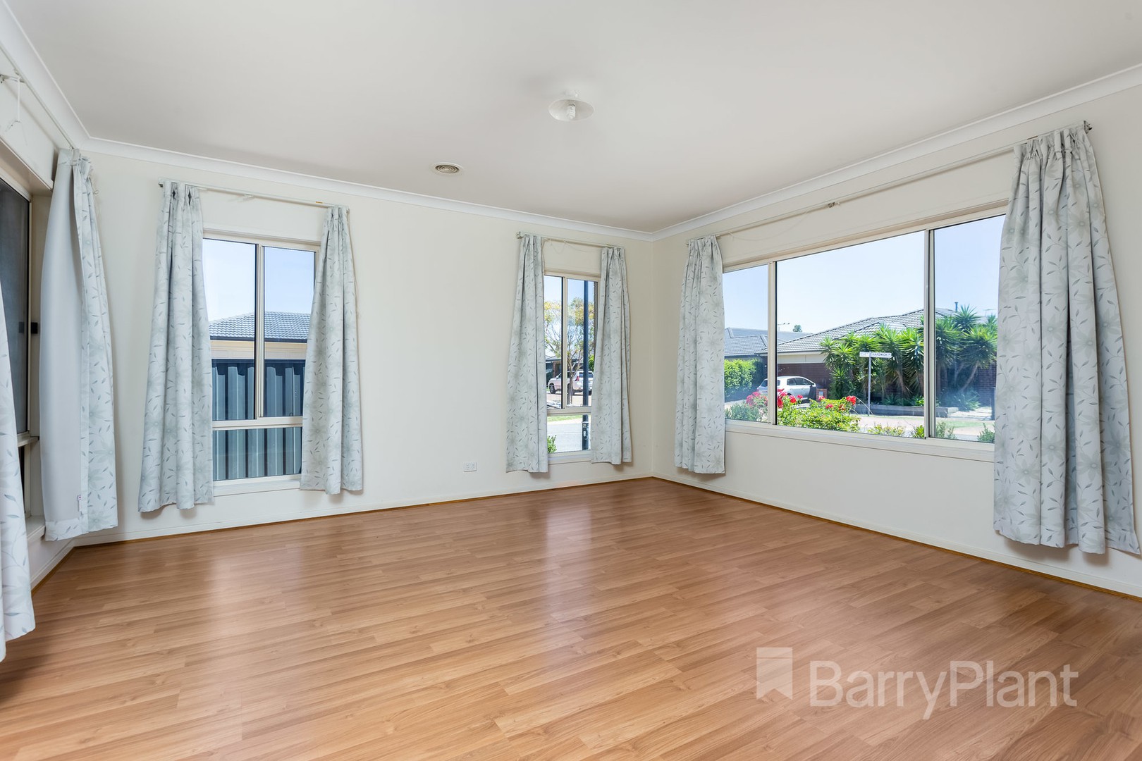 35 Hardwick Road, Point Cook, VIC 3030 - Thumbnail 2 - 24/01/2022