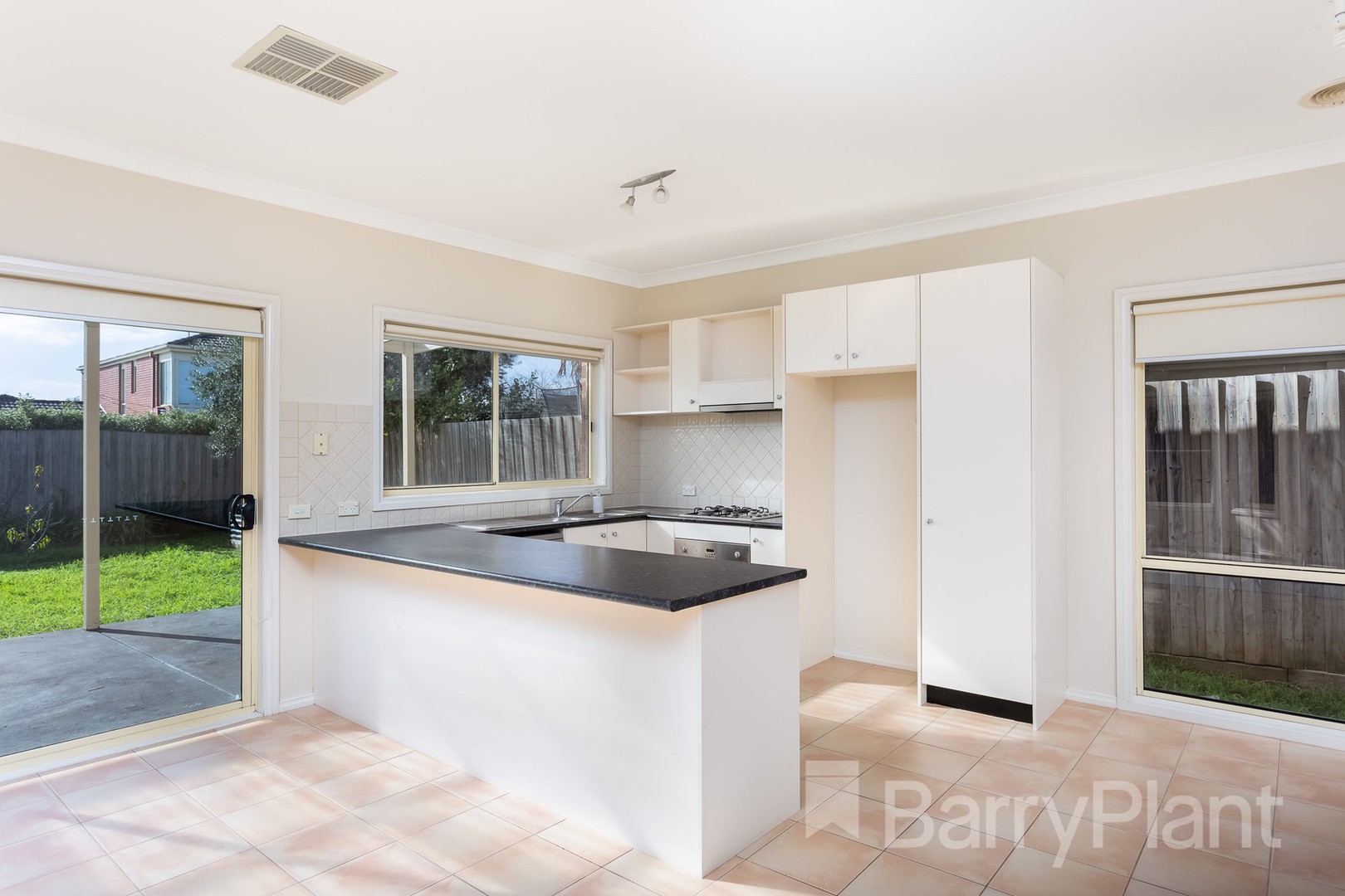 35 Hollington Crescent, Point Cook, VIC 3030, Point Cook - Thumbnail 4