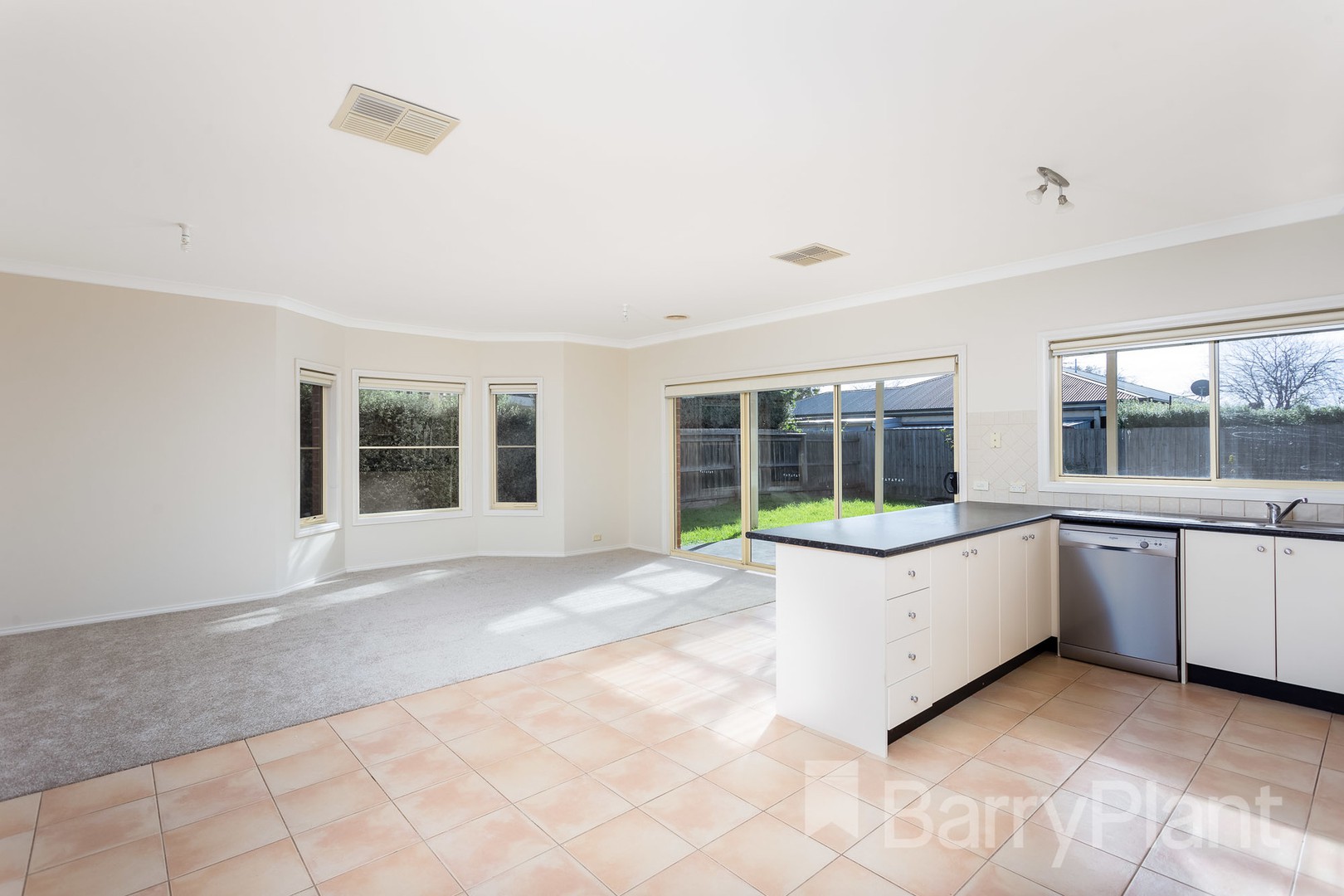 35 Hollington Crescent, Point Cook, VIC 3030, Point Cook - Thumbnail 7